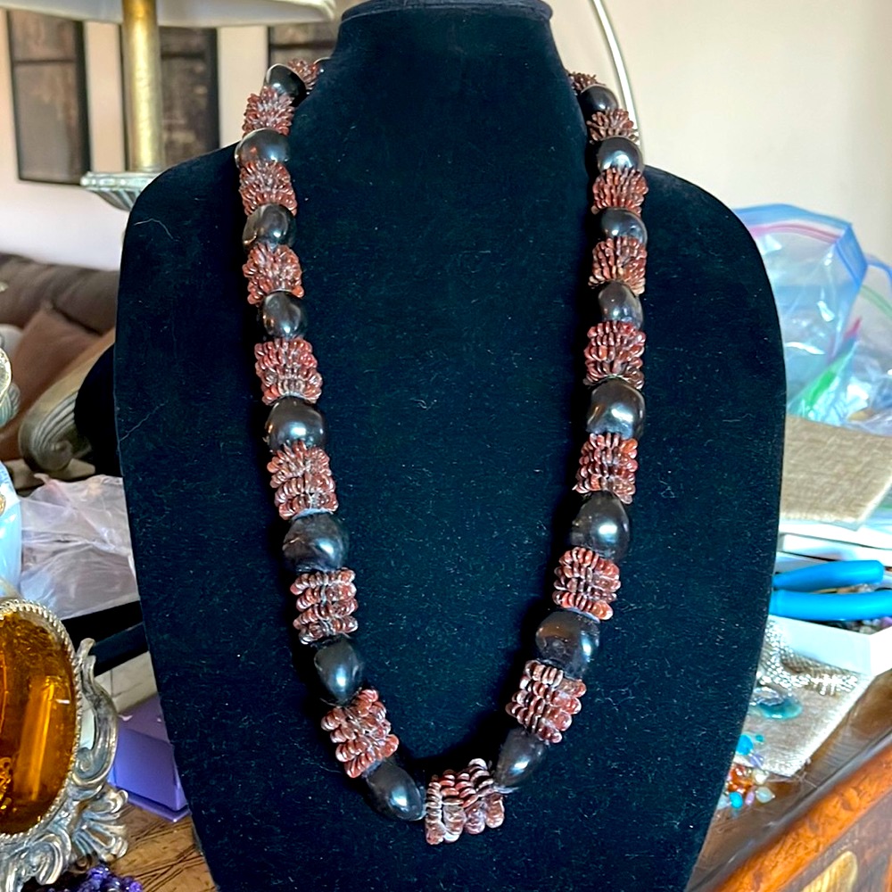 Long Strand Of Kakui Nuts Black From Hawaiian Islands With Seeds And Ribbon 21$